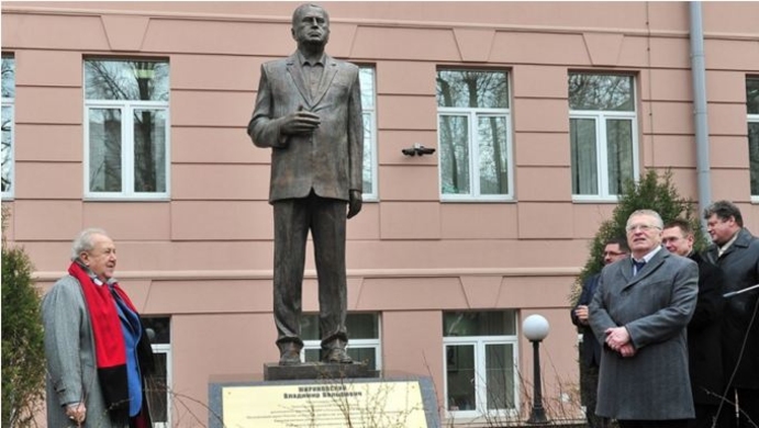В Москве открыли памятник Жириновскому работы Церетели
