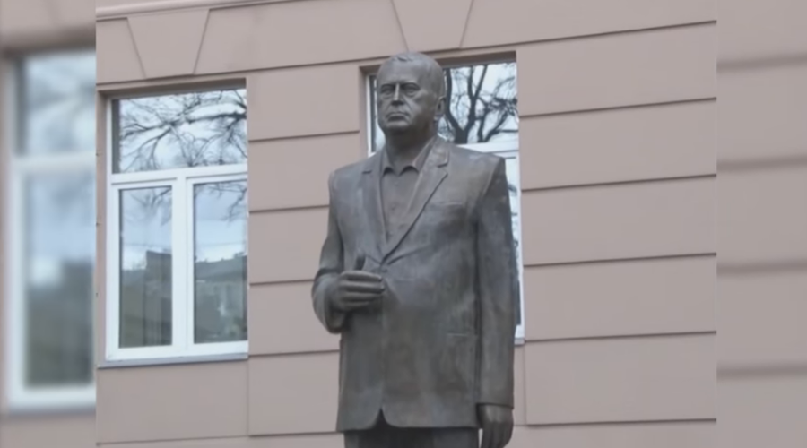 Бронзовый Жириновский