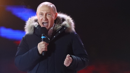 Россия уходит в себя, огрызаясь