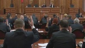 Принят законопоект о сроках создания парламентских фракций