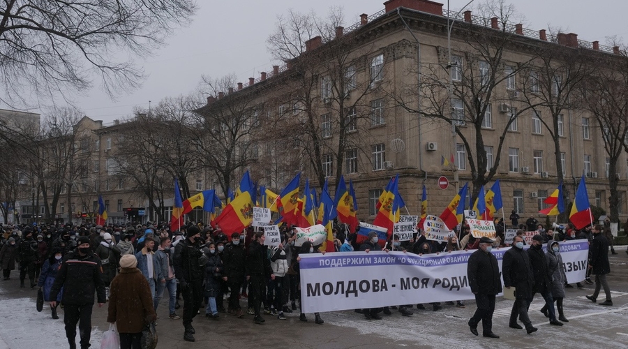 Протесты в Бельцах против решения Конституционного суда по русскому языку