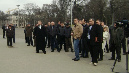 Самые смелые полицейские вышли на акцию протеста…