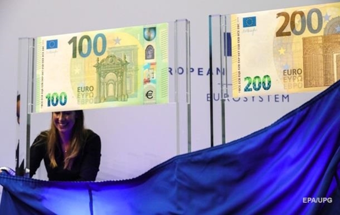 В ЕС вводятся в обращение новые купюры в 100 и 200 евро