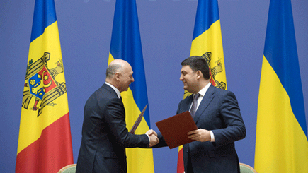 Премьер-министры Украины и Молдовы подписали Дорожную карту развития сотрудничества на 2017 год
