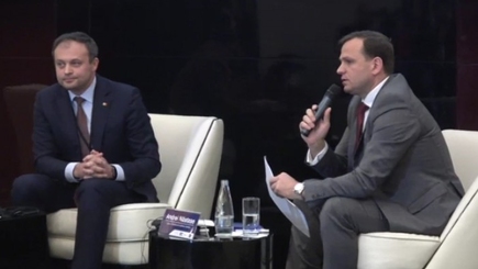 Канду выигрывает у Нэстасе первый тайм дебатов по избирательной системе