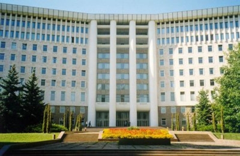 Заседание парламента бойкотируется коммунистами и социалистами