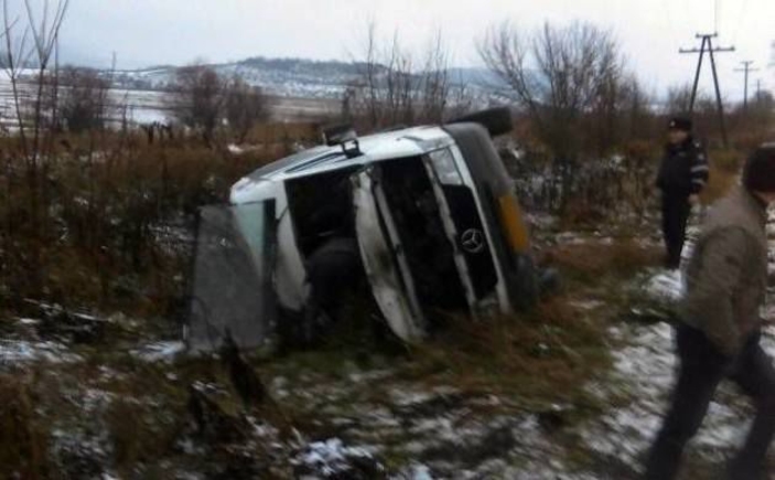 Перевернулся автобус с 16-ю пассажирами