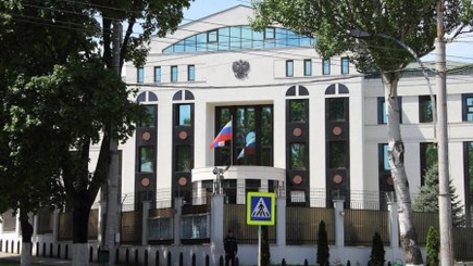 Молдова высылает троих российских дипломатов