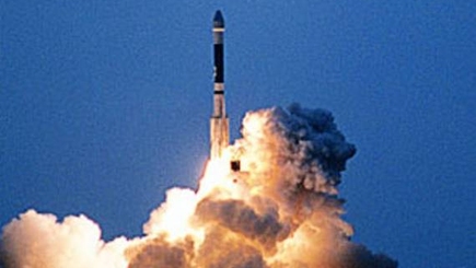 КНДР сбивает боевые самолеты и уничтожает авианосец США