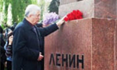 Сегодня день памяти Владимира Ильича Ленина. Юрий Мунтян продлил жизнь вождя до 1930 года