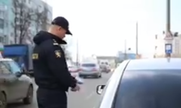 Ce facem atunci când suntem opriți în trafic?