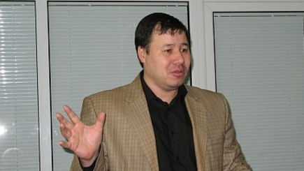 К нам приехал, к нам приехал еврочиновник дааарагой!