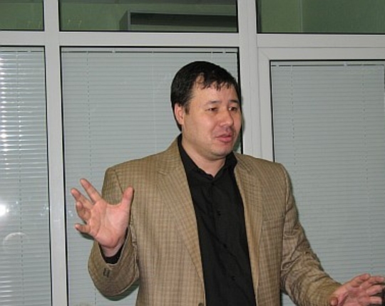 К нам приехал, к нам приехал еврочиновник дааарагой!