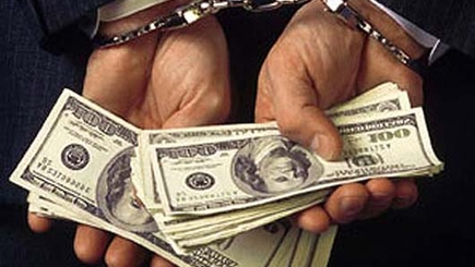 Сотрудник МВД обвиняется в коррупции