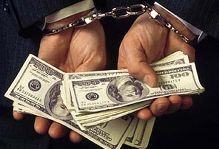 Сотрудник МВД обвиняется в коррупции