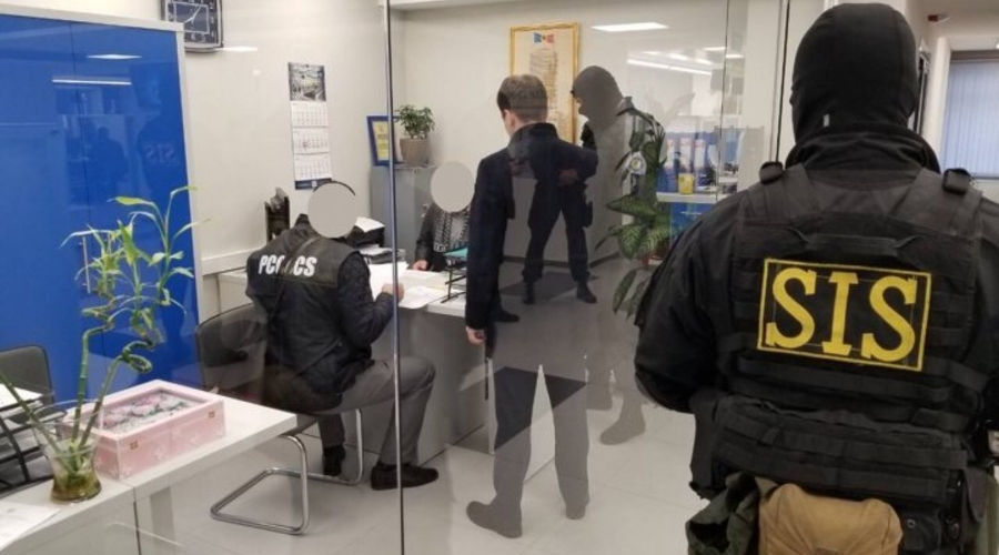 Подробности обысков в Агентстве госуслуг: отмывание денег, фальсификация документов и нелегальная миграция