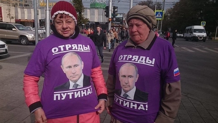 21 век. Россия. Бабки из «Отрядов Путина» сожгли фото Дурова и логотип Telegram