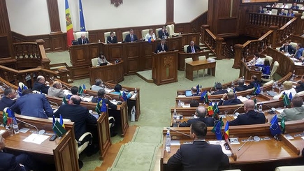 День Х, шампанское и передел левого политического фланга