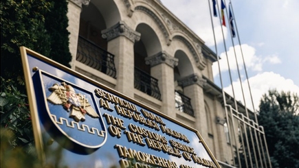 Таможенники отказываются от взяток.
