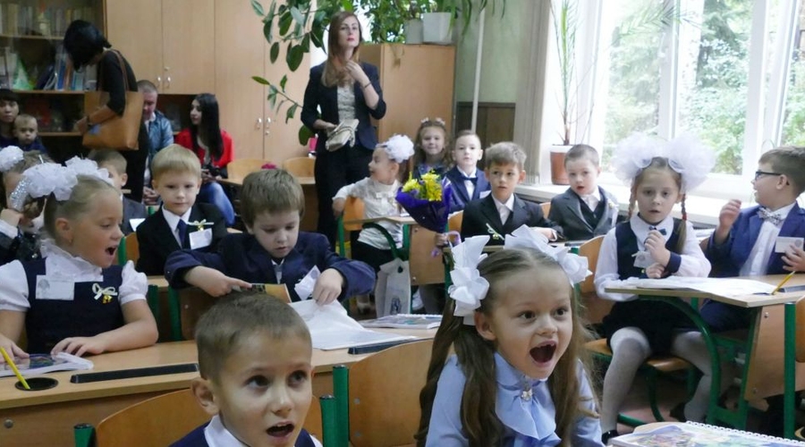 Что хочу, то и ворочу: в Кишиневе во время смены власти закрывают русскую гимназию. И делает это не Майя Санду и не PAS
