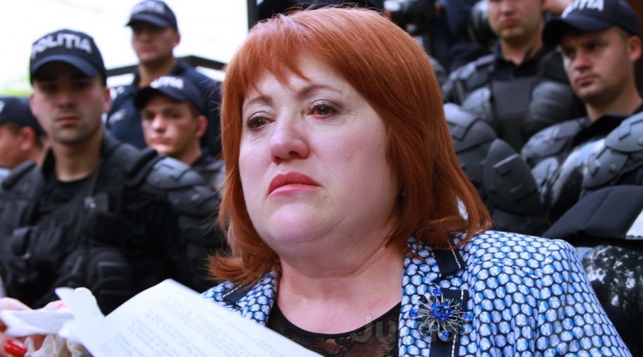 Маноле, доколе?!