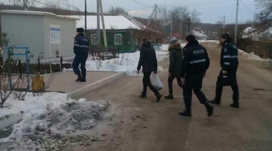 Полиция задержала двух живодеров из Флорешт, которые опубликовали в соцсетях фото со зверским убийством собаки