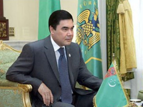 Президент Туркмении обязал чиновников освоить компьютер