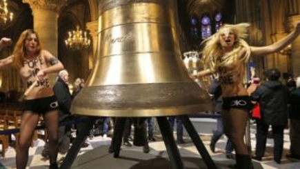 За акцию в Париже активисткам Femen грозят большие штрафы