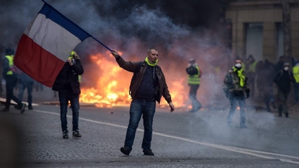 Новые погромы в Париже. Против кого дружат 
