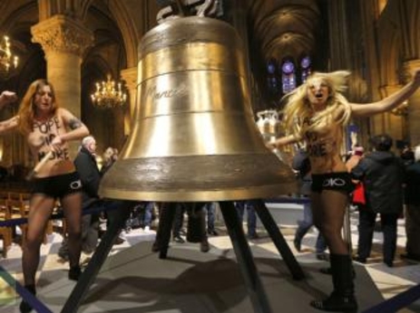 За акцию в Париже активисткам Femen грозят большие штрафы