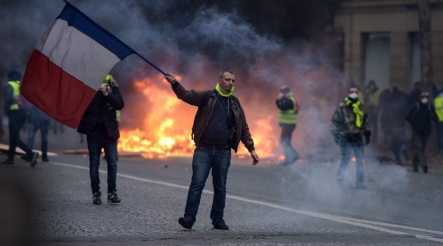 Новые погромы в Париже. Против кого дружат 