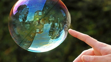 Кого забрызгал лопнувший информационный пузырь