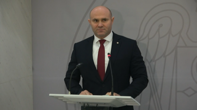 Министр внутренних дел, переболевший коронавирусом, вышел на работу