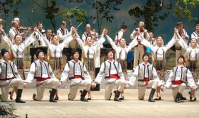 Ансамблю народного танца 