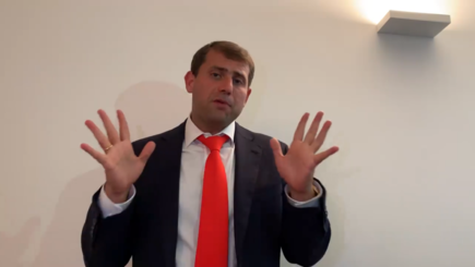Шор манипулирует Додоном