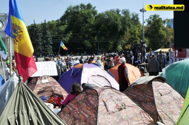 Раскол в городке «Достоинства»