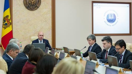 Существенное повышение зарплат полицейских, таможенников и налоговиков