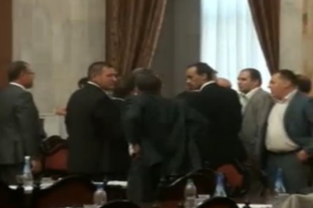 Драка в молдавском парламенте