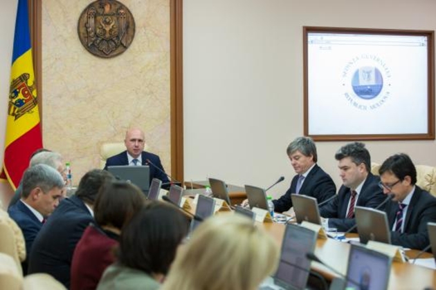 Существенное повышение зарплат полицейских, таможенников и налоговиков