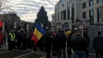 В Кишиневе прошел протест “Стоп Додон”. Участники требовали отставки президента и премьер-министра, а также вывода российских войск