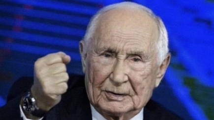 Россией всё так же правят дремучие, отставшие от жизни, агрессивные, несменяемые деды и бабки.