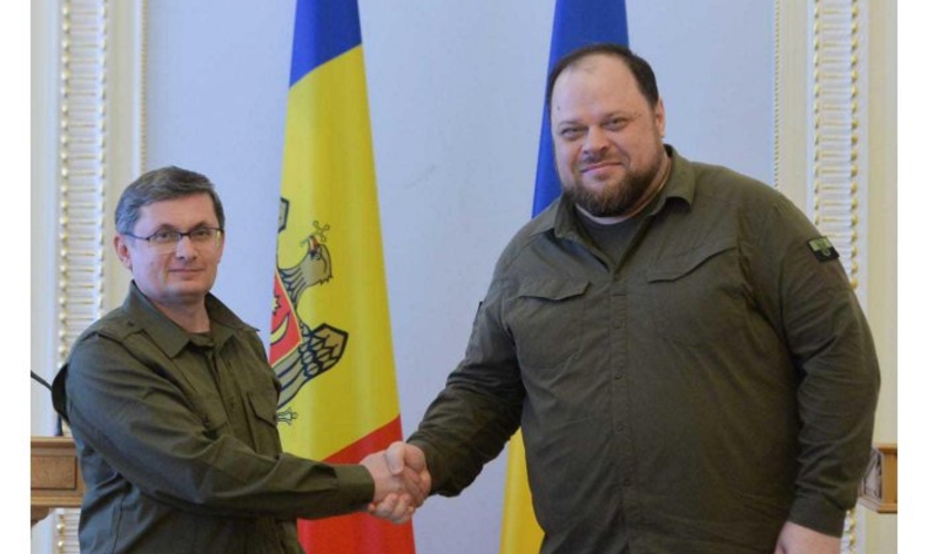 Встать плечом к плечу с Украиной перед агрессивной Россией