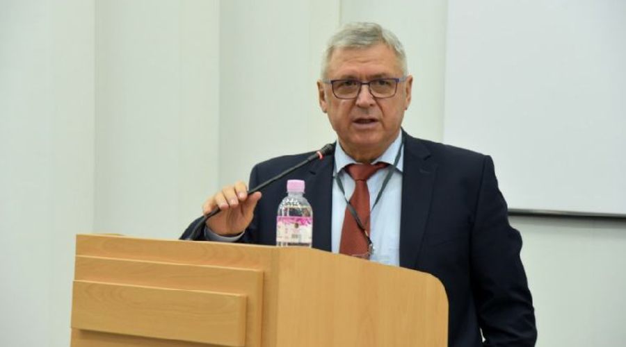 Экс-директор Республиканской больницы: Ставлю единицу властям за управление пандемией