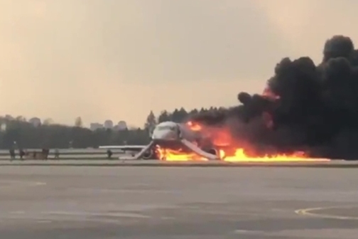 При возгорании SSJ-100 выжили 37 человек - Видео посадки и того, что происходило в салоне