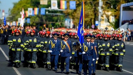 Вперееееед ..... Мааарш !!!! И мы вышли на площадь.....