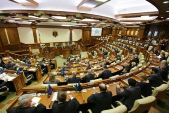 Изменение Конституции остаётся на повестке дня парламентской комиссии