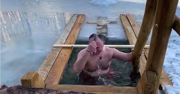 Купание в крещенской проруби — народная традиция, а не церковная