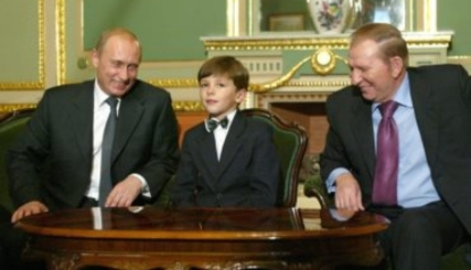 Мальчик вернул Путину его подарок 10 лет спустя из-за лжи о мире