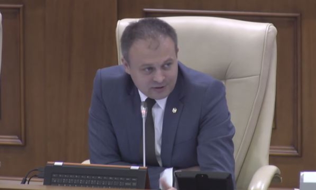 Глава парламента зовет протестующих на переговоры