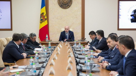 Проблемы и решения.  Первые результаты деятельности правительства Филипа